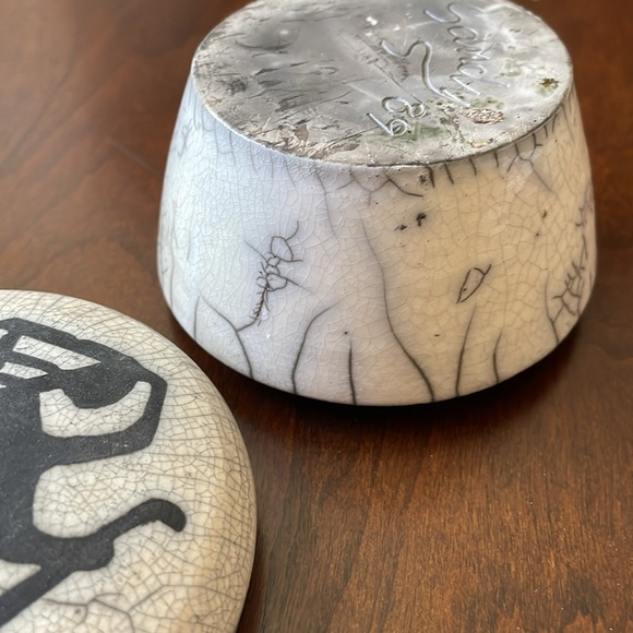 Ceramic Art trinket box jar with lid crackled effect signed - Picture 7 of 12